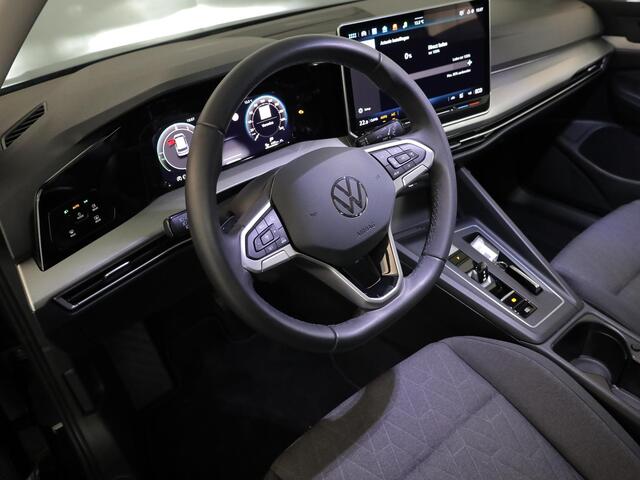 Volkswagen GOLF 1.5 eHybrid Life Edition 204 pk Automaat (DSG) | Verlengde garantie | Navigatie via App | Parkeersensoren (Park assist) | Achteruitrijcamera |