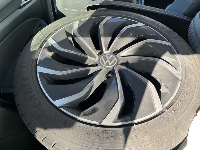 Volkswagen GOLF 1.4 eHybrid Style / AUTOMAAT/ PANO/ MEMORY SEAT/ PARK. SENSOREN + CAMERA/ CRUISE/ NAVI/ APP-CONNECT/ CLIMA/ STOELVERWARMING