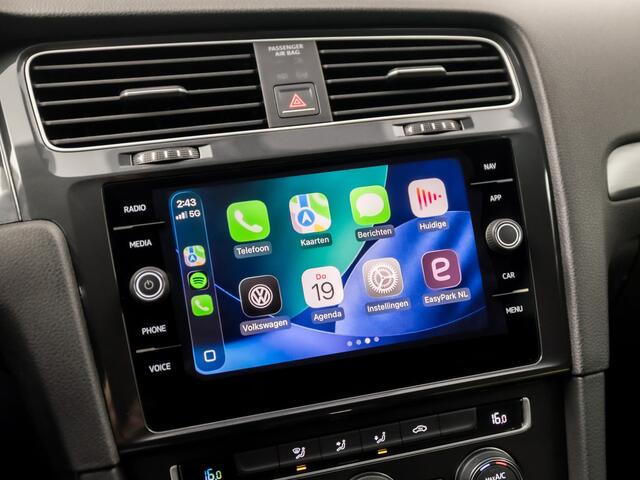 Volkswagen GOLF 1.0 TSI Sportline Automaat (APPLE CARPLAY, GROOT NAVI, CLIMATE, PARKEERSENSOREN, SPORTSTOELEN, GETINT GLAS, LM VELGEN, ADAPTIVE CRUISE, NIEUWSTAAT)