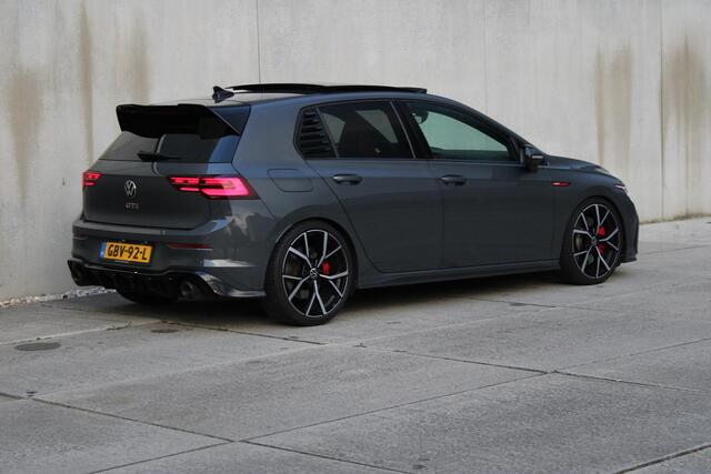 Volkswagen GOLF 2.0 TSI GTI / SCHUIFDAK / LED V + A / HARMAN KARDON