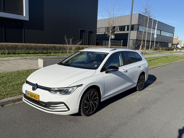 Volkswagen GOLF Variant 1.0 eTSI Life Memory seat, LED, Carplay