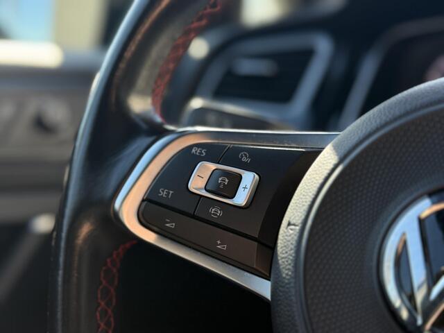 Volkswagen GOLF 2.0 TSI GTI Performance l Pano l Apple Carplay l Camera l PDC