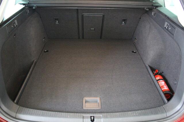 Volkswagen GOLF Variant 1.0 TSI Comfortline Navihgatie | Trekhaak | Climate Control | Cruise Control