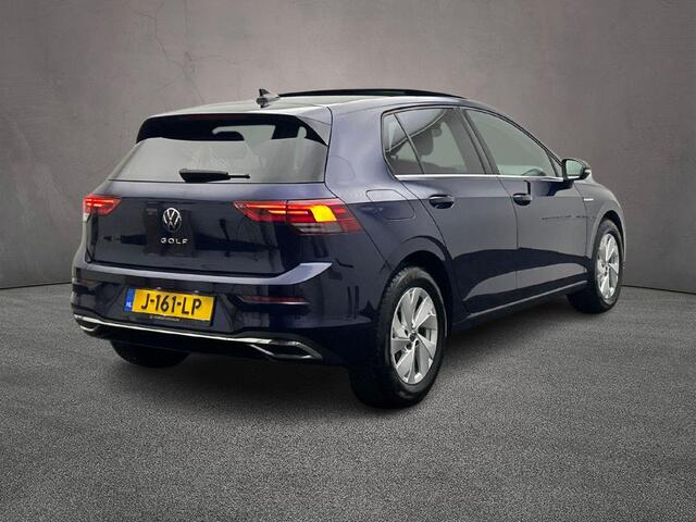 Volkswagen GOLF Style 1.5 TSI 130pk Panoramadak, Adaptive cruise control, Achteruitrijcamera, Navigatie, LED koplampen, Parkeersensoren, App connect