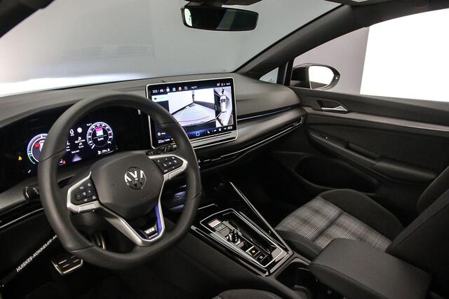 Volkswagen GOLF GTE 1.5 TSI eHybrid 272pk DSG Automaat Panoramadak, Adaptive cruise control, 360 camera, Achteruitrijcamera, LED matrix koplampen