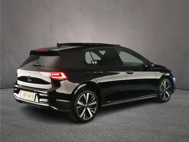 Volkswagen GOLF GTE 1.5 TSI eHybrid 272pk DSG Automaat Panoramadak, Adaptive cruise control, 360 camera, Achteruitrijcamera, LED matrix koplampen