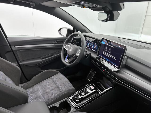 Volkswagen GOLF 1.5 eHybrid GTE Blackstyle, Pano, 19" Carplay, 360* Camera