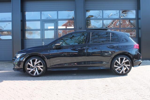 Volkswagen GOLF 1.5 ETSI R-LINE BNS Automaat / Panorama dak / Camera
