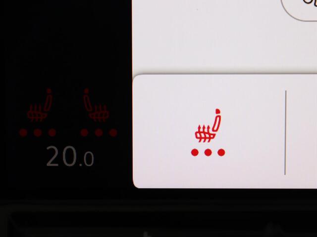 Volkswagen GOLF 1.0 eTSI Life Business | Stoelverwarming | Trekhaak | Camera | Adaptive cruise | Carplay | Sfeerverlichting | Memory | Side Assist | Climate control | Full LED