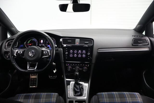 Volkswagen GOLF 1.4 TSI PHEV GTE 204pk | ACC | LED | 19" | Apple Carplay