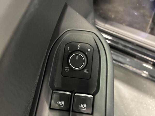 Volkswagen GOLF 1.5 eHybrid 204pk DSG Life Edition · Camera · Keyless · Stuur- & Stoelverwarming · Sfeerverlichting · Apple/Android Car Play · 18"Velgen · Garantie t/m 03-07-2029 of 100.000km