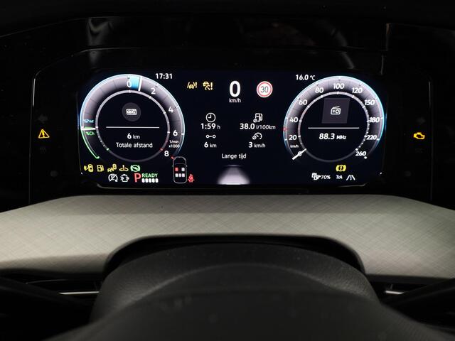 Volkswagen GOLF Life Edition 1.5 eHybrid 204 PK | 17 "LM velgen | Stoel & Stuurverwarming | Camera |