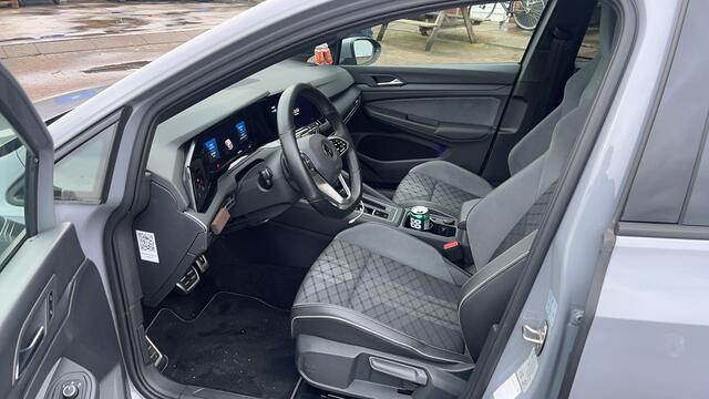 Volkswagen GOLF 1.5 eTSI 130pk R-Line Business DSG / Navigatie / Panoramadak / Stoelverwarming