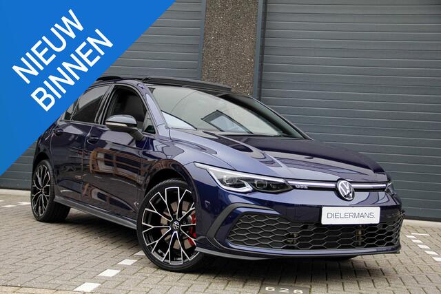 Volkswagen GOLF 1.4 eHybrid GTE 31.244 km | 2022 | Panorama dak | Black Style | Vol in de opties | Atlantic Blue | 19' Warmenau velgen