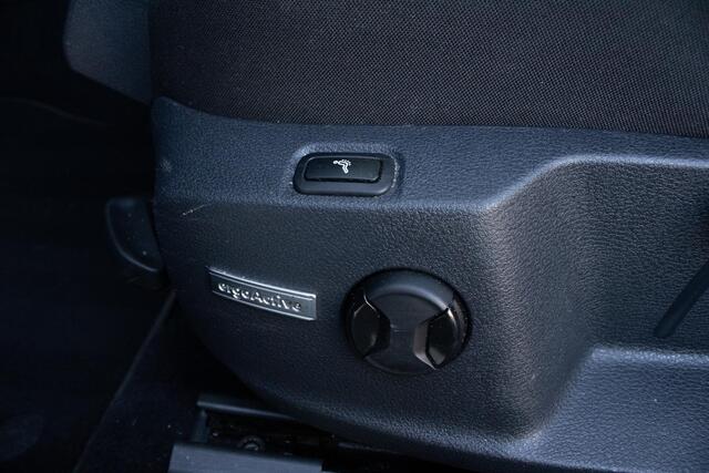 Volkswagen GOLF 1.4 TSI Highline Business Panoramadak Camera Virtuele cockpit Stoelverwarming