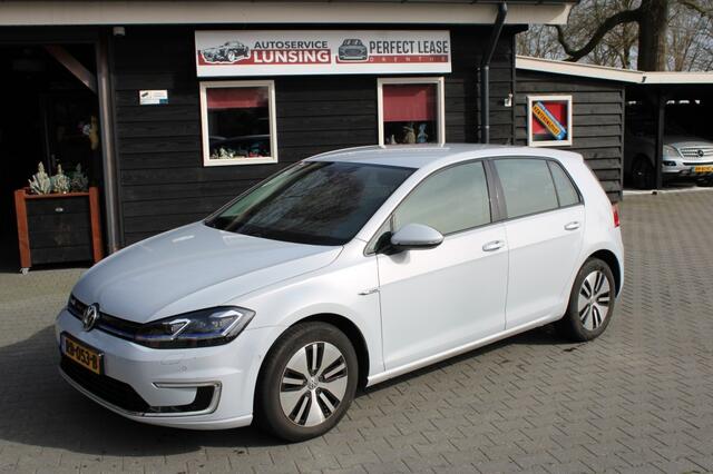 Volkswagen GOLF E-GOLF 136PK 36KWh - Navi Carplay camera