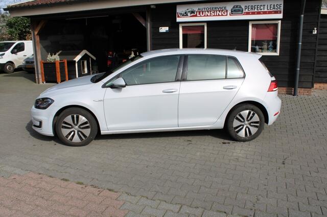 Volkswagen GOLF E-GOLF 136PK 36KWh - Navi Carplay camera