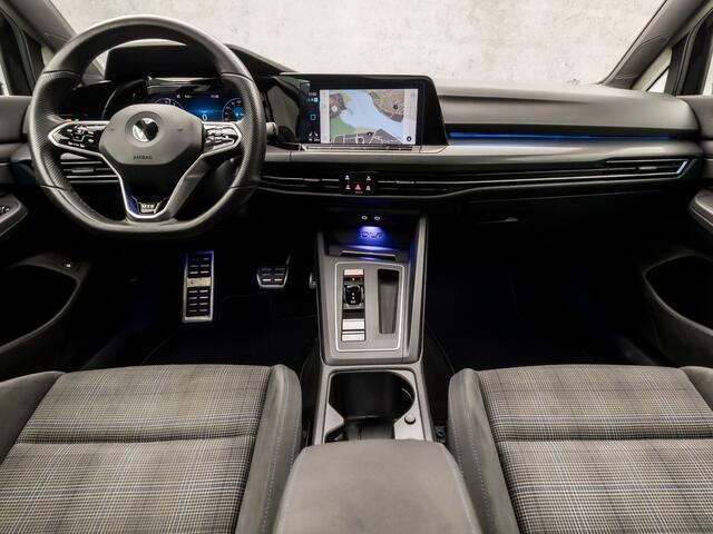 Volkswagen GOLF 1.4 eHybrid GTE 245Pk Automaat (SCHUIFDAK, APPLE CARPLAY, GROOT NAVI, CAMERA, STUUR/STOELVERWARMING, ZWART HEMEL, SFEERVERLICHTING, KEYLESS, GETINT GLAS, NIEUWSTAAT)