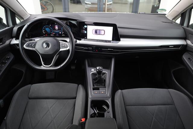 Volkswagen GOLF 1.0 TSI Style NL auto Ergo stoelen privacy glas 17" LMV Ventura navigatie pdc voor en achter ACC elektrische bestuurdersstoel met geheugen