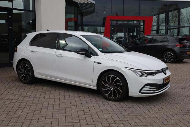 Volkswagen GOLF 1.0 TSI Style NL auto Ergo stoelen privacy glas 17" LMV Ventura navigatie pdc voor en achter ACC elektrische bestuurdersstoel met geheugen