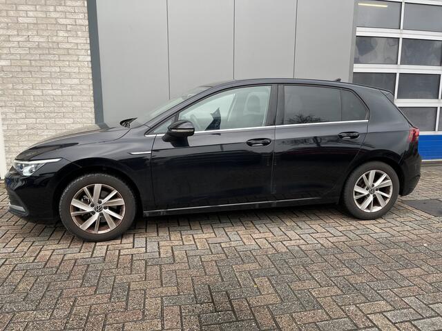 Volkswagen GOLF 1.5 eTSI Style / AUTOMAAT/ PARK. SENSOREN + CAMERA/ CRUISE/ NAVI/ APP-CONNECT/ CLIMA/ STOELVERWARMING