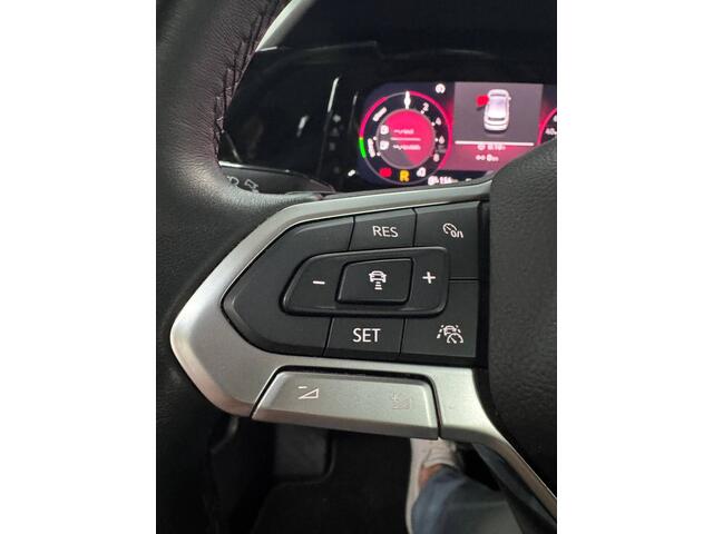 Volkswagen GOLF 1.4 eHybrid Style | Stoelverwarming | Memory seat | Massage | Adaptive cruise control | Elektrische stoel | Keyless | Apple Carplay | Parkeersensoren | Ambiance Verlichting |