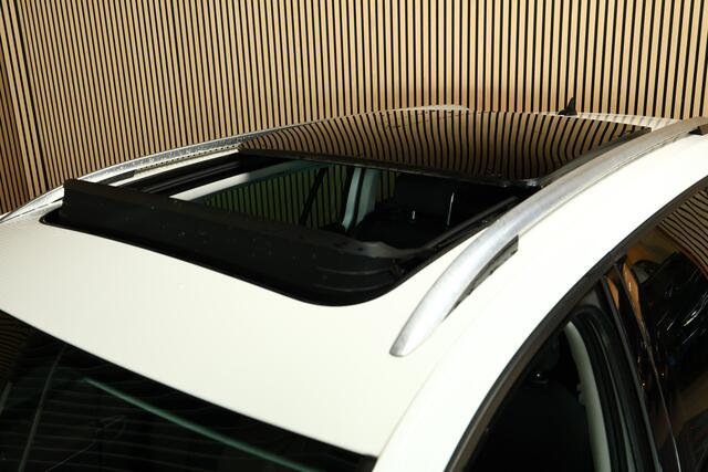 Volkswagen GOLF Variant 1.4 TSI Highline PANO NAVI CARPLAY STOELVW "17