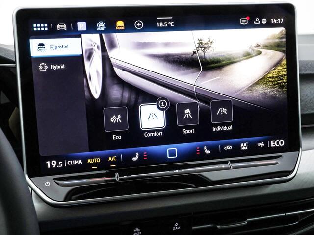 Volkswagen GOLF Life Edition 1.5 eHybrid 204 PK 6 versn. DSG PRIVATE LEASE VANAF ¤459P/M · Comfort pakket · Achteruitrijcamera · Draadloze telefoonverbinding · Voorraad OUTLET · Prijs is inclusief inruilpremie ·