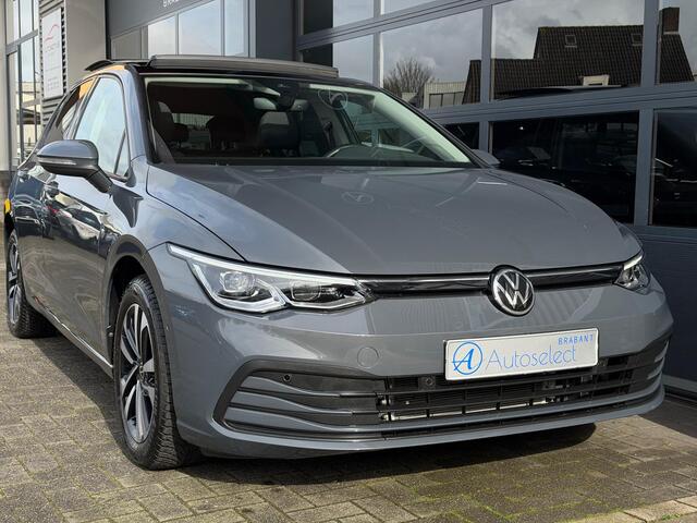 Volkswagen GOLF 1.5 eTSI Style Pano Navi LED