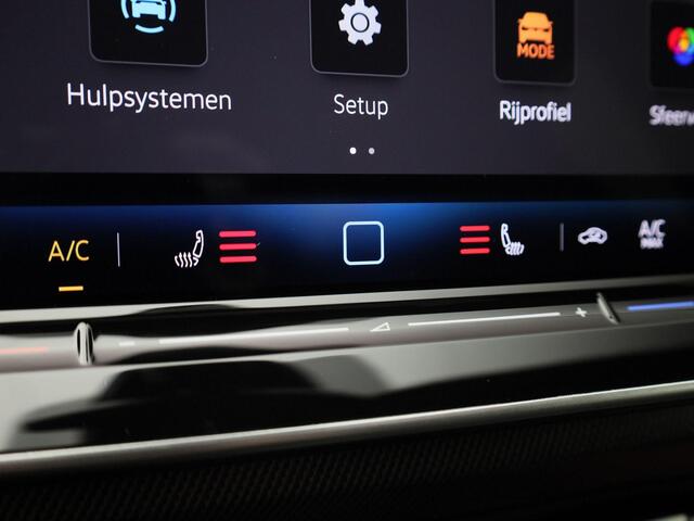 Volkswagen GOLF 1.5eTSI/150PK R-Line DSG · Panoramadak · Camera + Parkeersensoren · Apple/Android Car Play · Garantie t/m 04-06-2030 of 100000km.