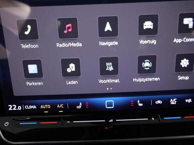 Volkswagen GOLF 1.5 eHybrid Style Edition 204 pk Automaat (DSG) | Verlengde garantie | Navigatie via App | Panoramadak | Parkeersensoren (Park assist) | Achteruitrijcamera | Stoelverwarming |