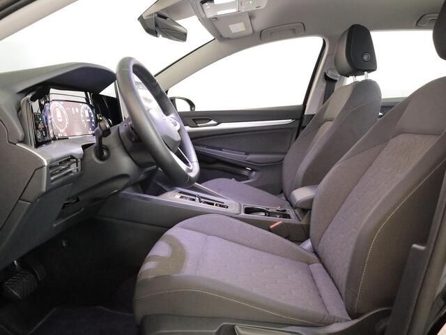 Volkswagen GOLF 1.5 eHybrid Life Edition 204 pk Automaat (DSG) | Verlengde garantie | Navigatie | Parkeersensoren (Park assist) | Achteruitrijcamera |