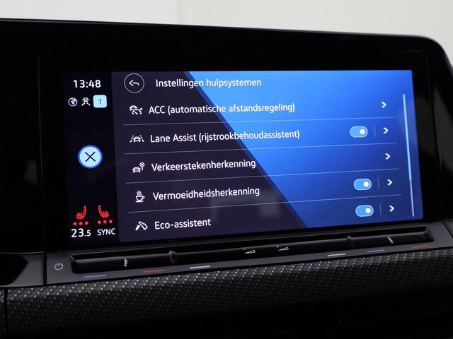 Volkswagen GOLF Variant 1.5eTSI/130PK R-Line DSG · Panoramadak · Camera + Parkeersensoren · Apple/Android