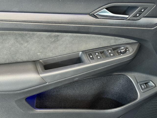 Volkswagen GOLF Variant 1.5 150pk eTSI R-Line Edition Verwarmbare voorstoelen | Achteruitrijcamera | Stuurwielverwarming