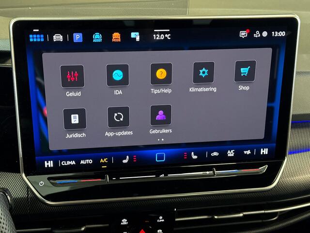 Volkswagen GOLF Variant 1.5 150pk eTSI R-Line Edition Verwarmbare voorstoelen | Achteruitrijcamera | Stuurwielverwarming