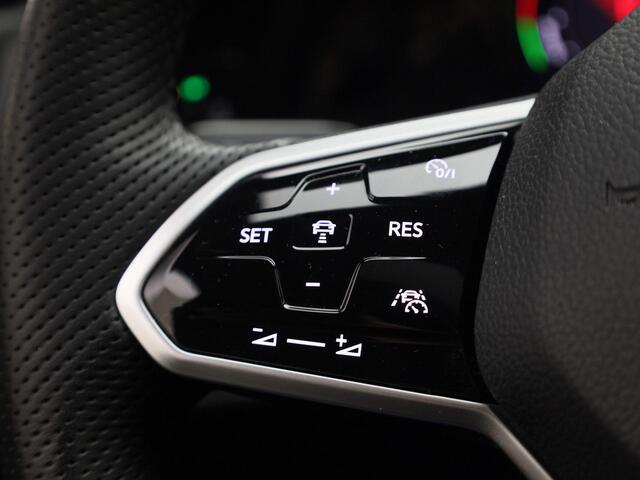 Volkswagen GOLF 1.4eHybrid 180kW/245PK GTE Black Style · Panoramadak · Trekhaak · Camera + Parkeersensoren · Garantie t/m 31-03-2027 of 100000km