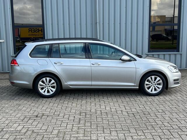 Volkswagen GOLF Variant 1.0 TSI Comfortline - Navigatie - DAB Radio - Parkeerhulp voor + achter
