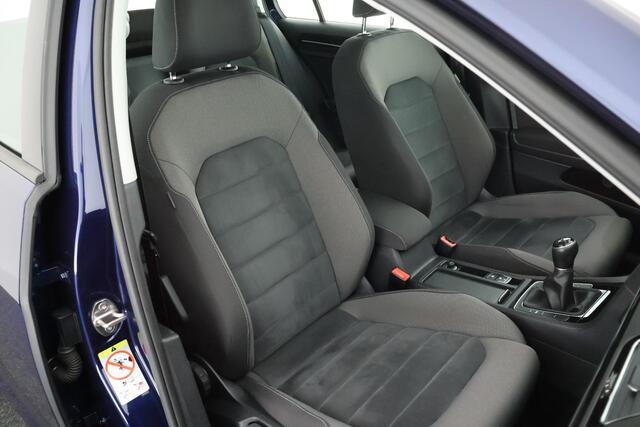 Volkswagen GOLF 1.5 TSI 130pk Highline Trekhaak Virtual Cockpit Navigatie