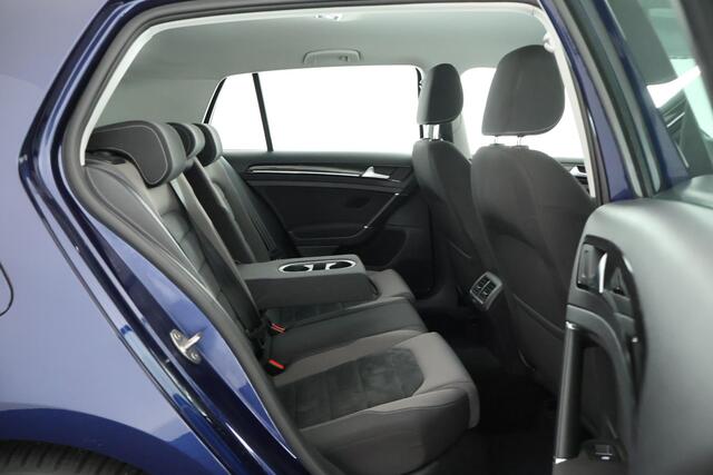 Volkswagen GOLF 1.5 TSI 130pk Highline Trekhaak Virtual Cockpit Navigatie