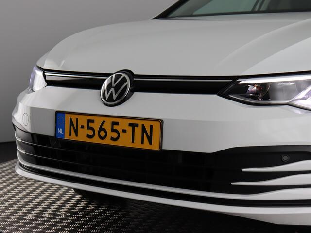 Volkswagen GOLF Variant 1.0 eTSI Life (NL-Auto / Trekhaak / Massage / ACC / Carplay / 17'')