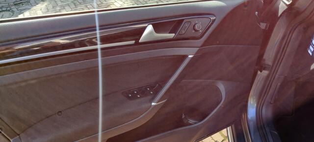 Volkswagen GOLF 1.5 TSI Highline Business R Line