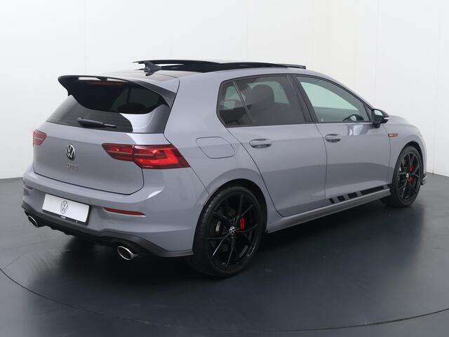 Volkswagen GOLF 2.0 TSI GTI Clubsport | 301 PK | Panoramadak | LED matrix IQ.Light koplampen | 19" LM velgen | Head-up display | Harman Kardon audio |