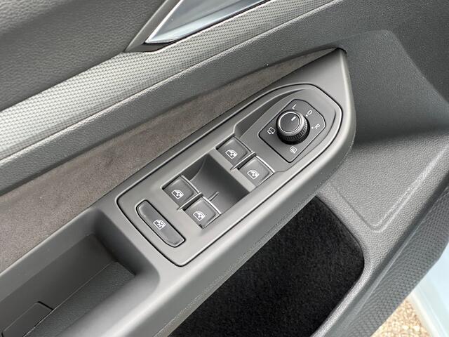 Volkswagen GOLF 1.5 eTSI 150pk DSG Style | Head Up | Harman/Kardon | 360 Camera | Led IQ light | Dode hoek | 18 inch | Rijklaar incl. garantie