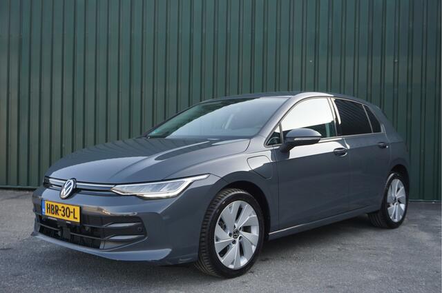 Volkswagen GOLF 1.5 eHybrid Life Edition + Plug-in / 140km/ Keyless/ Camera/ Groot scherm/ 17inch/ Schitterend!