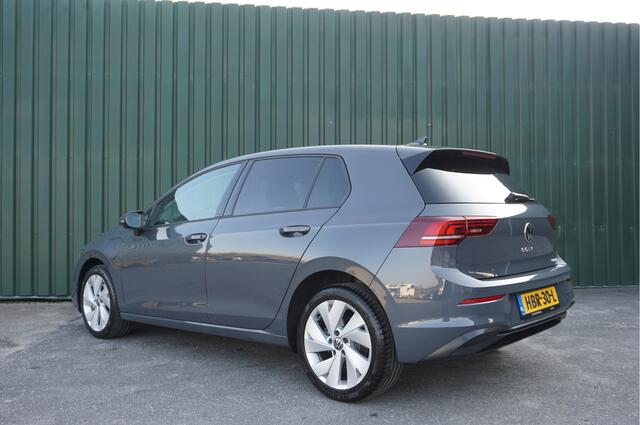 Volkswagen GOLF 1.5 eHybrid Life Edition + Plug-in / 140km/ Keyless/ Camera/ Groot scherm/ 17inch/ Schitterend!