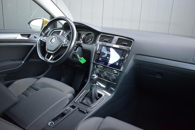 Volkswagen GOLF 1.0 TSi Highline R-Line Alcantara | ECC | Carplay | Adap. Cruise | Volledig Onderhouden!!