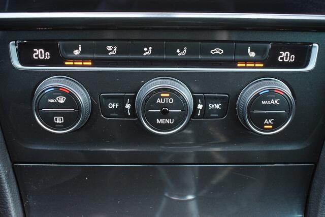 Volkswagen GOLF 1.0 TSi Highline R-Line Alcantara | ECC | Carplay | Adap. Cruise | Volledig Onderhouden!!