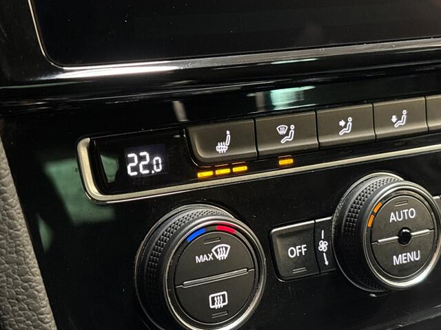 Volkswagen GOLF 1.4 TSI PHEV GTE 204Pk Automaat (VIRTUAL COCKPIT, APPLE CARPLAY, GROOT NAVI, KEYLESS, CAMERA, STOELVERWARMING, SPORTSTOELEN, ADAPTIVE CRUISE, GETINT GLAS, NIEUWSTAAT)