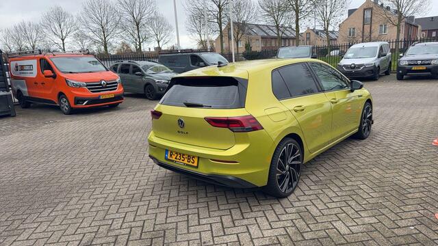 Volkswagen GOLF 1.0 eTSI Life Business / + 19"winterset / adaptieve cruisecontrol / navigatie