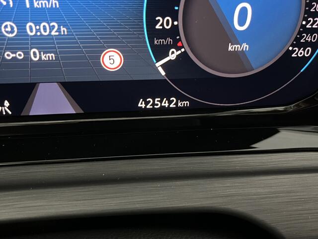 Volkswagen GOLF 1.5 eTSI Style / AUTOMAAT/ MEMORY SEAT/ CLIMA/ STOELVERWARM. V+A/ NAVI/ APP-CONNECT/ PARK. SENSOREN + CAMERA/ HARMAN & KARDON